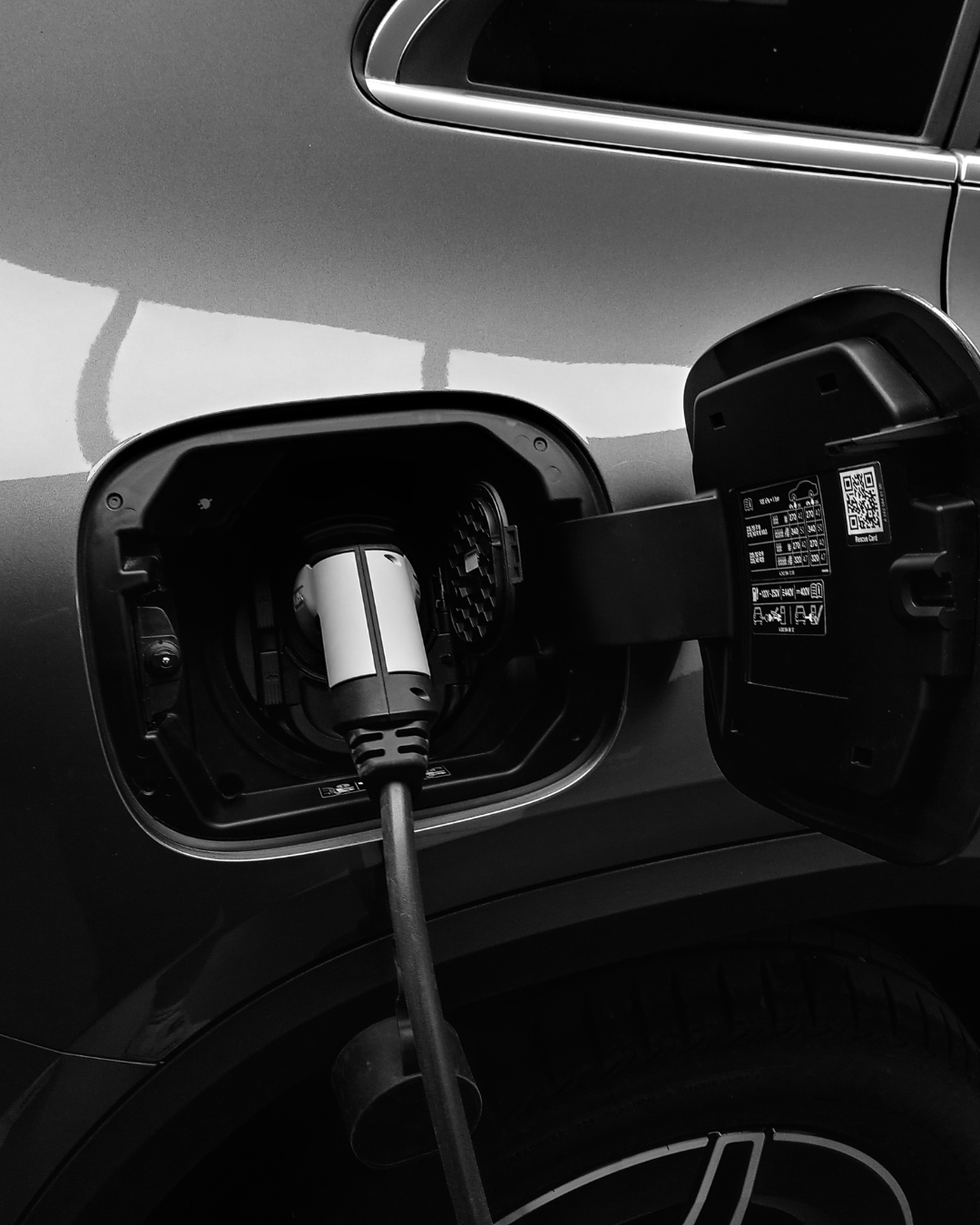 Electric Car Rebates vs. EV Tax Credits – What’s the Difference?